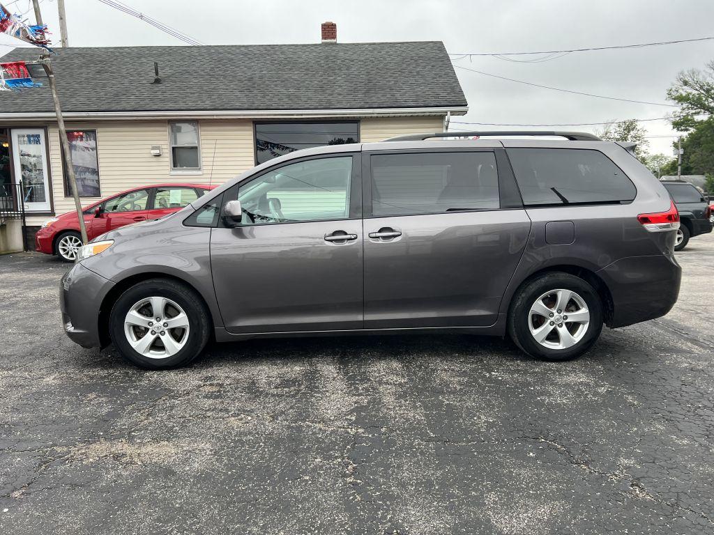 photo of 2013 TOYOTA SIENNA 4DR